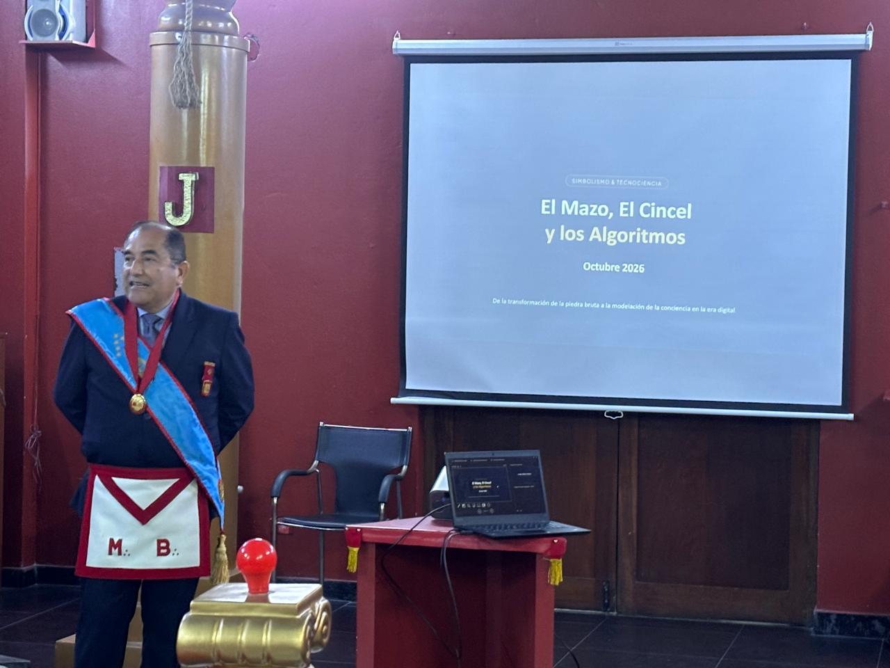 Conferencia "El Mazo, El Cincel y los Algorimos"